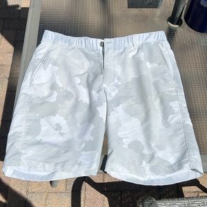 Under Armour Golf Shorts - White Camo Print size 36